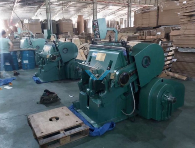 Máy bế giấy đặt tay