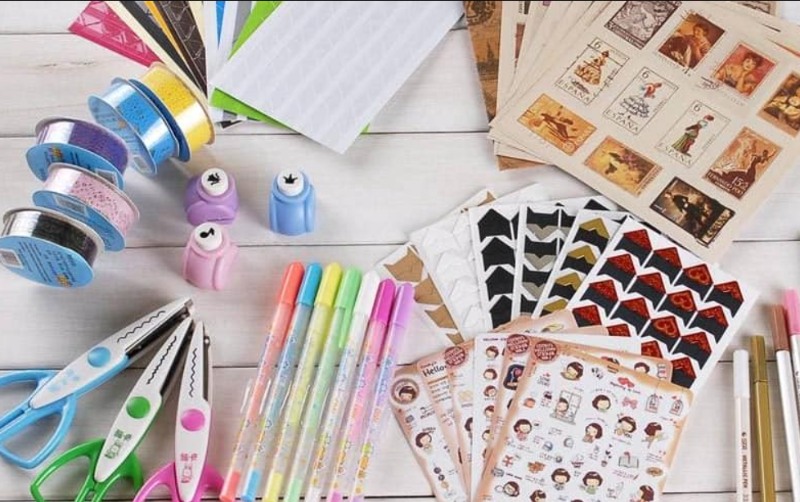 nguyên liệu và dụng cụ để làm sổ dán sticker
