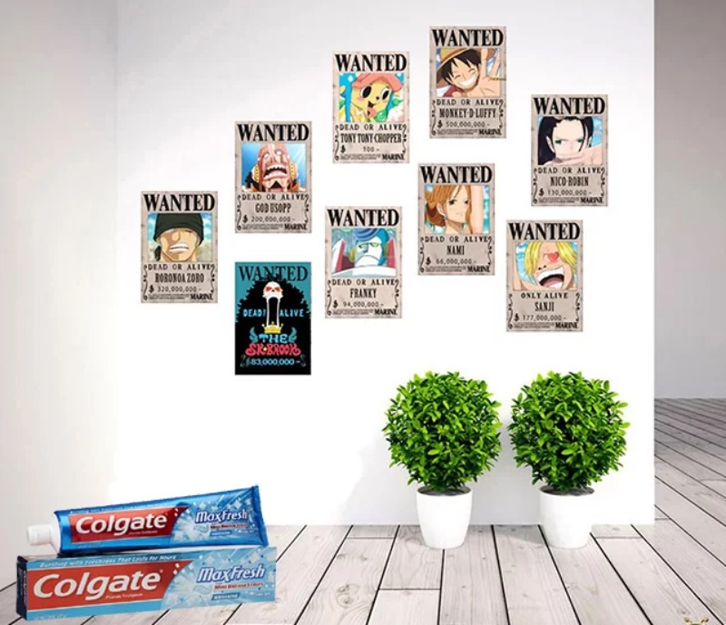 Dán poster bằng kem đánh răng pha loãng