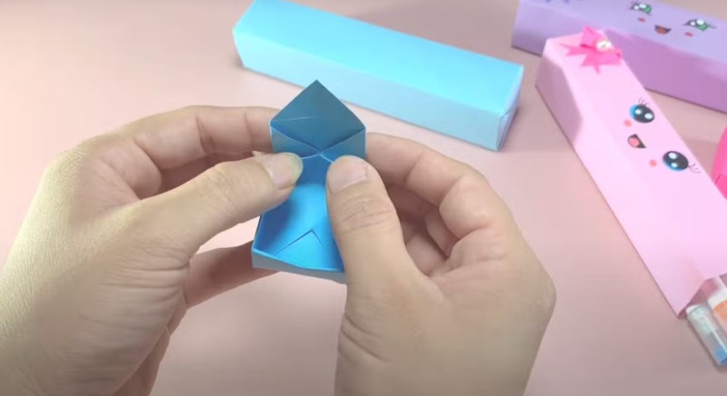 Gấp phần nắp hộp